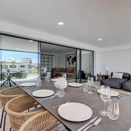 Ground Floor 2 Bedroom At Hills Apartment *